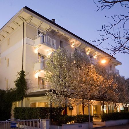 Hotel Maestrale Riccione Buitenkant foto