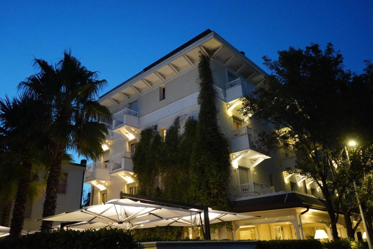 Hotel Maestrale Riccione Buitenkant foto