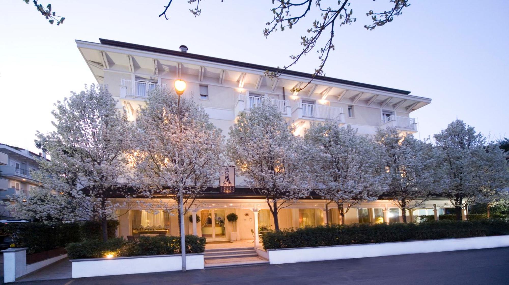 Hotel Maestrale Riccione Buitenkant foto