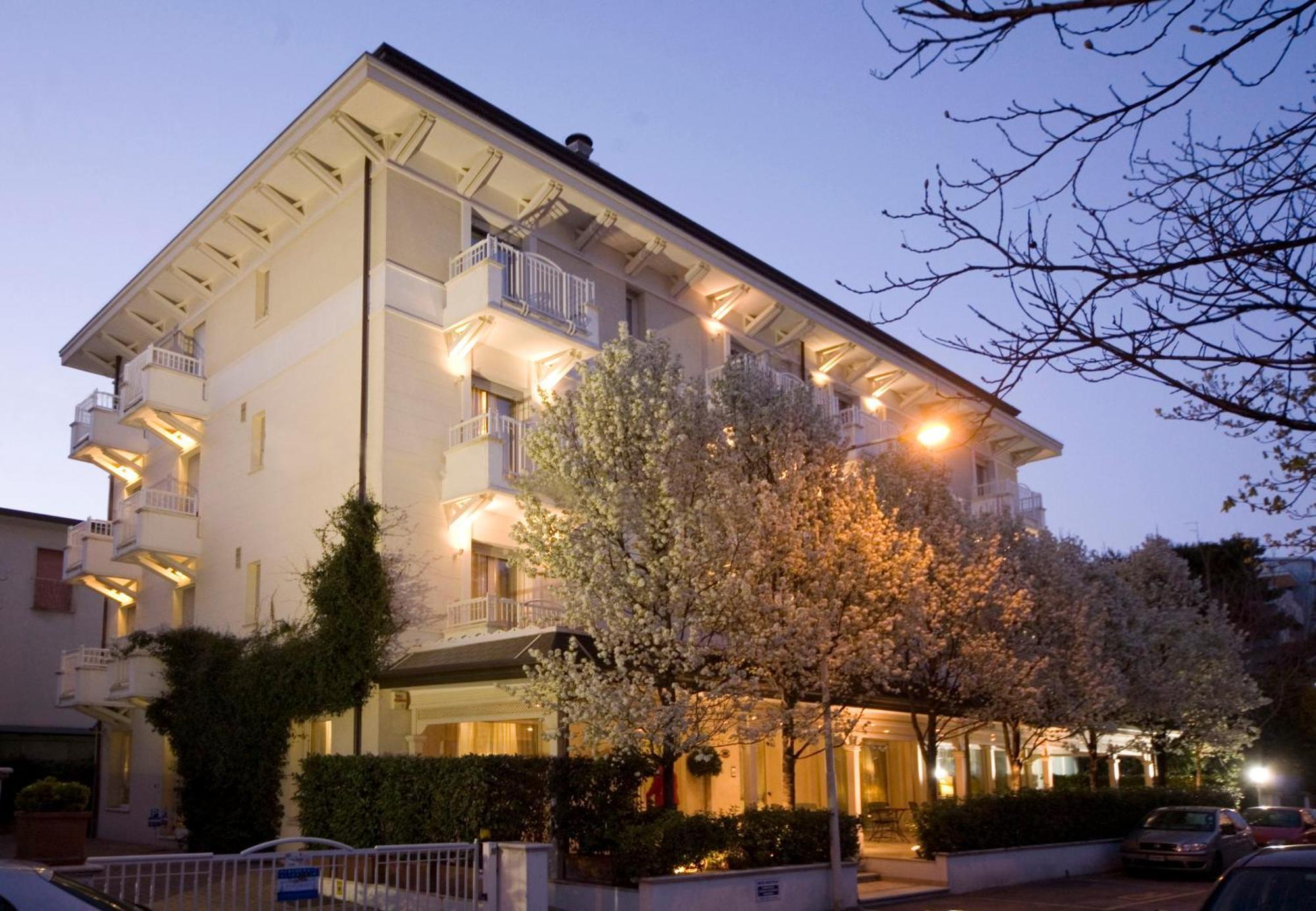 Hotel Maestrale Riccione Buitenkant foto