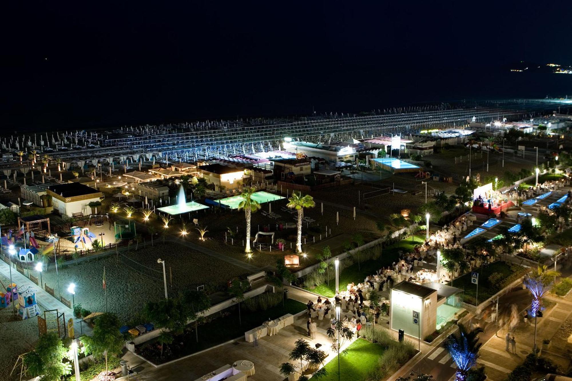 Hotel Maestrale Riccione Buitenkant foto
